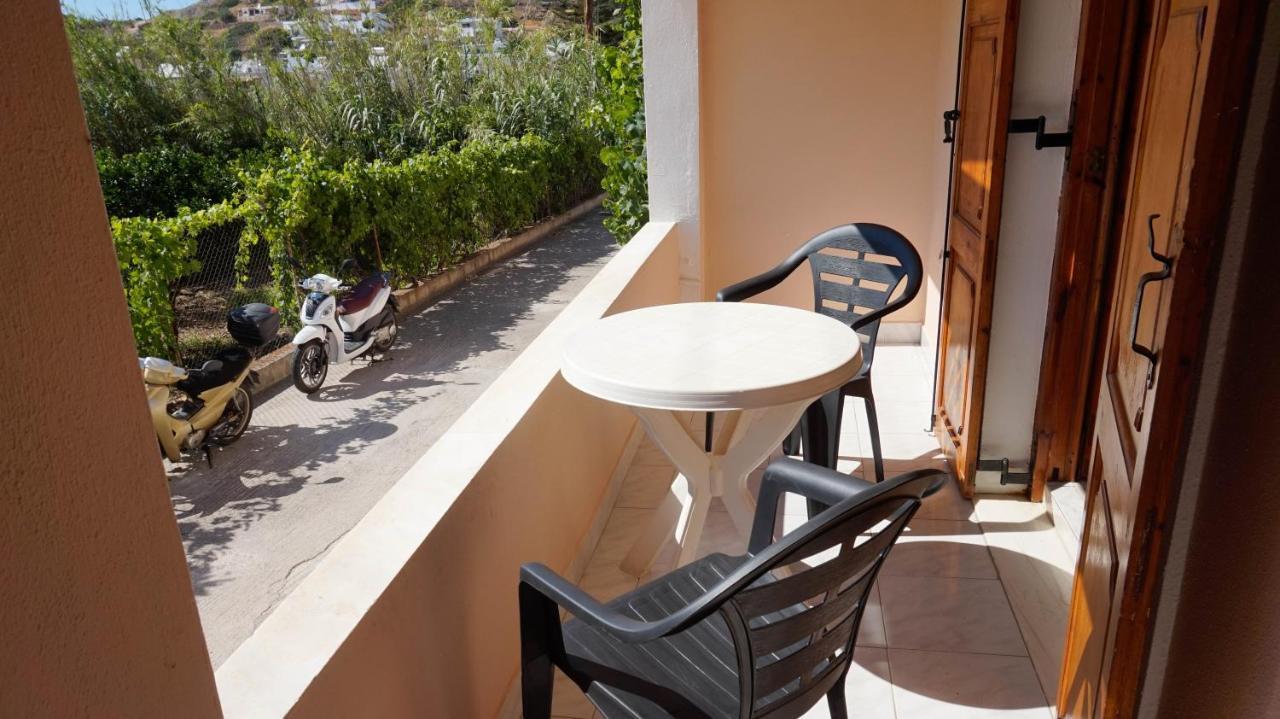 Soula Rooms Kini Exterior foto