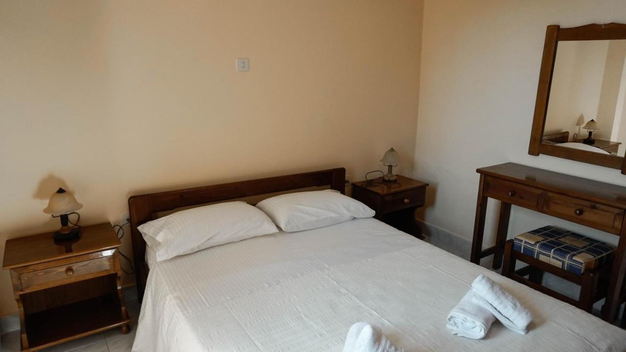 Soula Rooms Kini Exterior foto