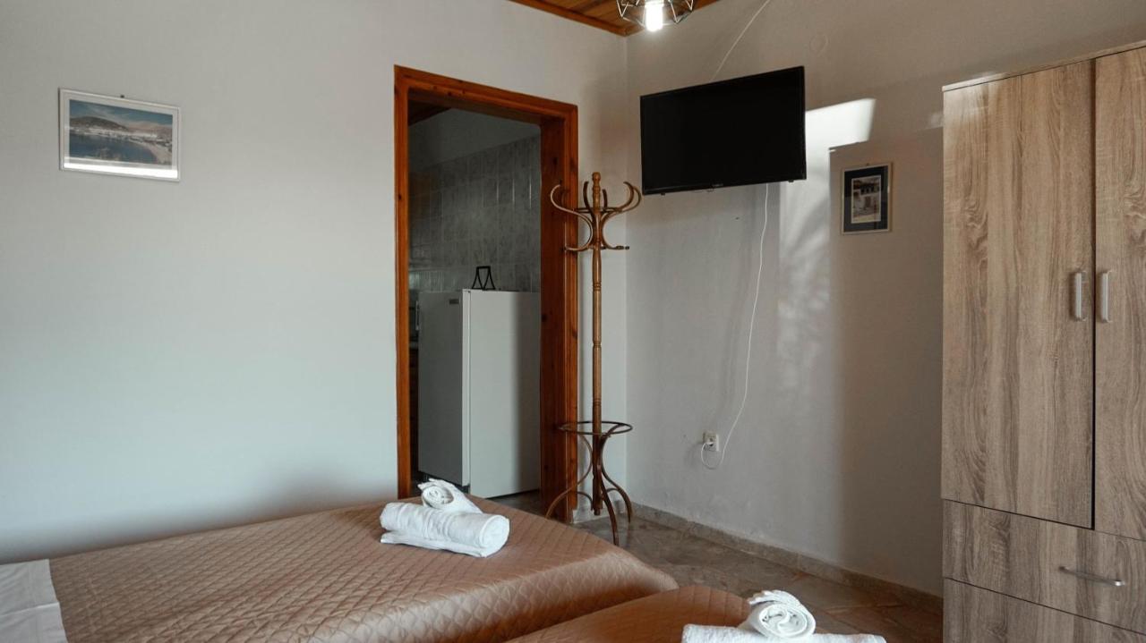 Soula Rooms Kini Exterior foto