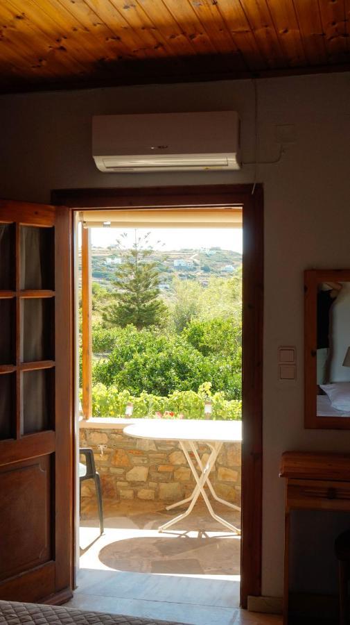 Soula Rooms Kini Exterior foto