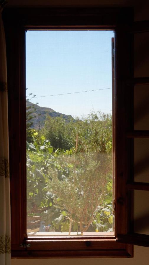 Soula Rooms Kini Exterior foto